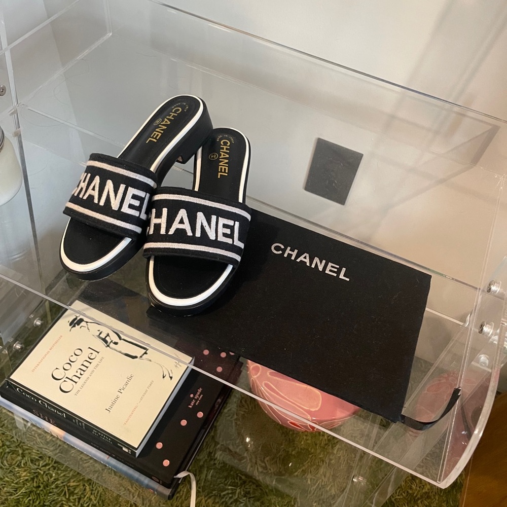 Chanel slides